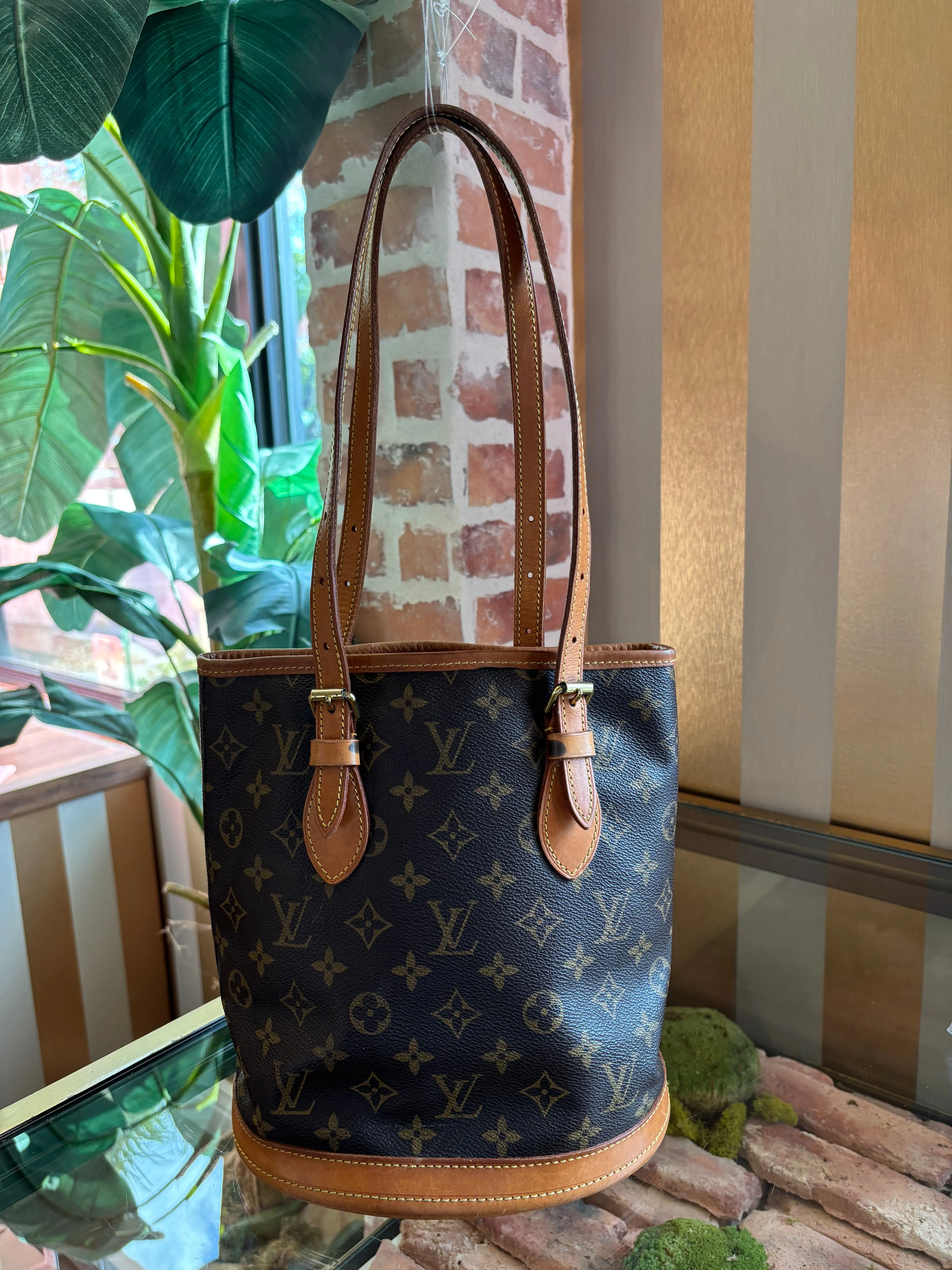 LOUIS VUITTON Monogram Petite Bucket ADI1174
