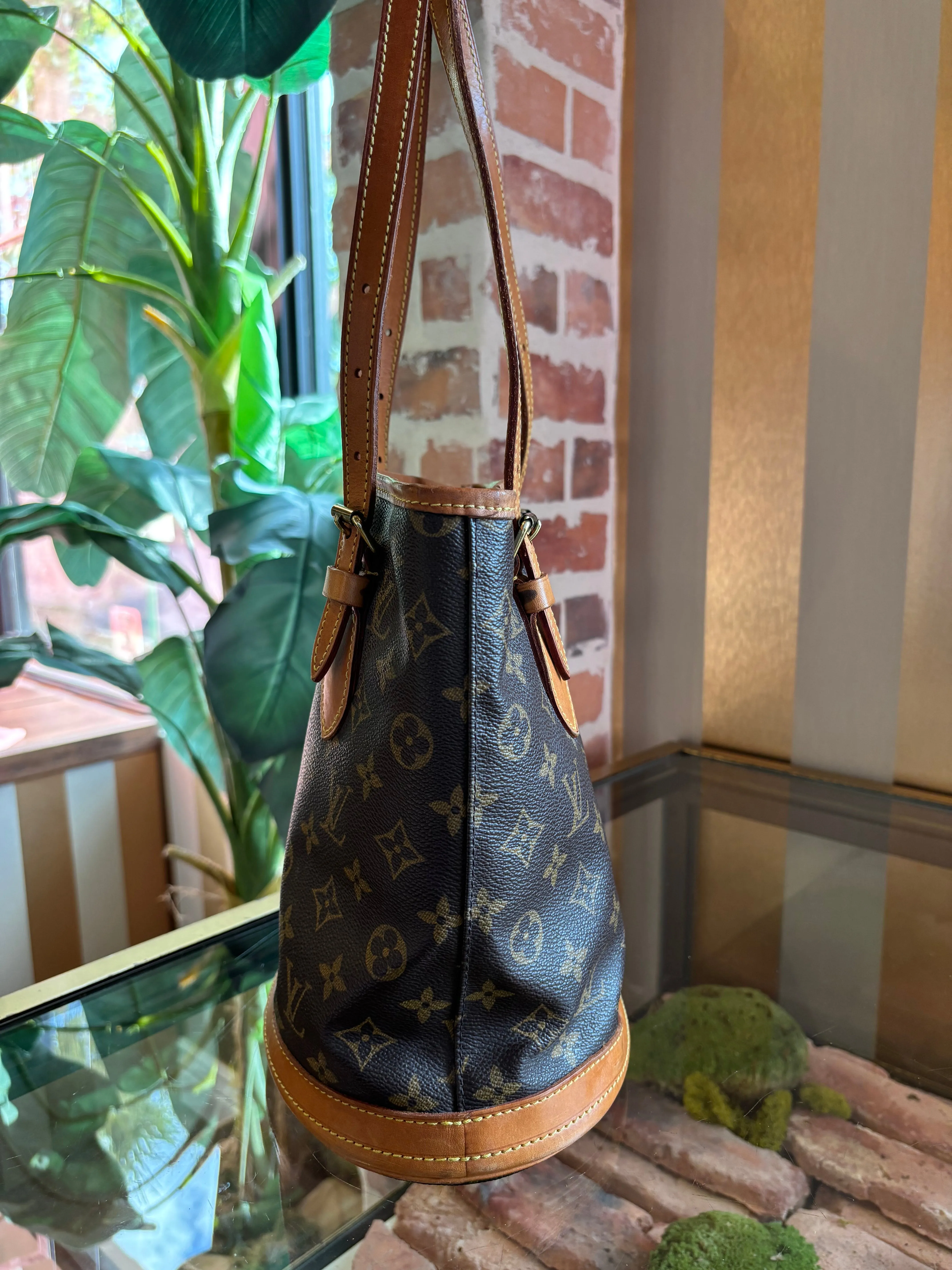 LOUIS VUITTON Monogram Petite Bucket ADI1174