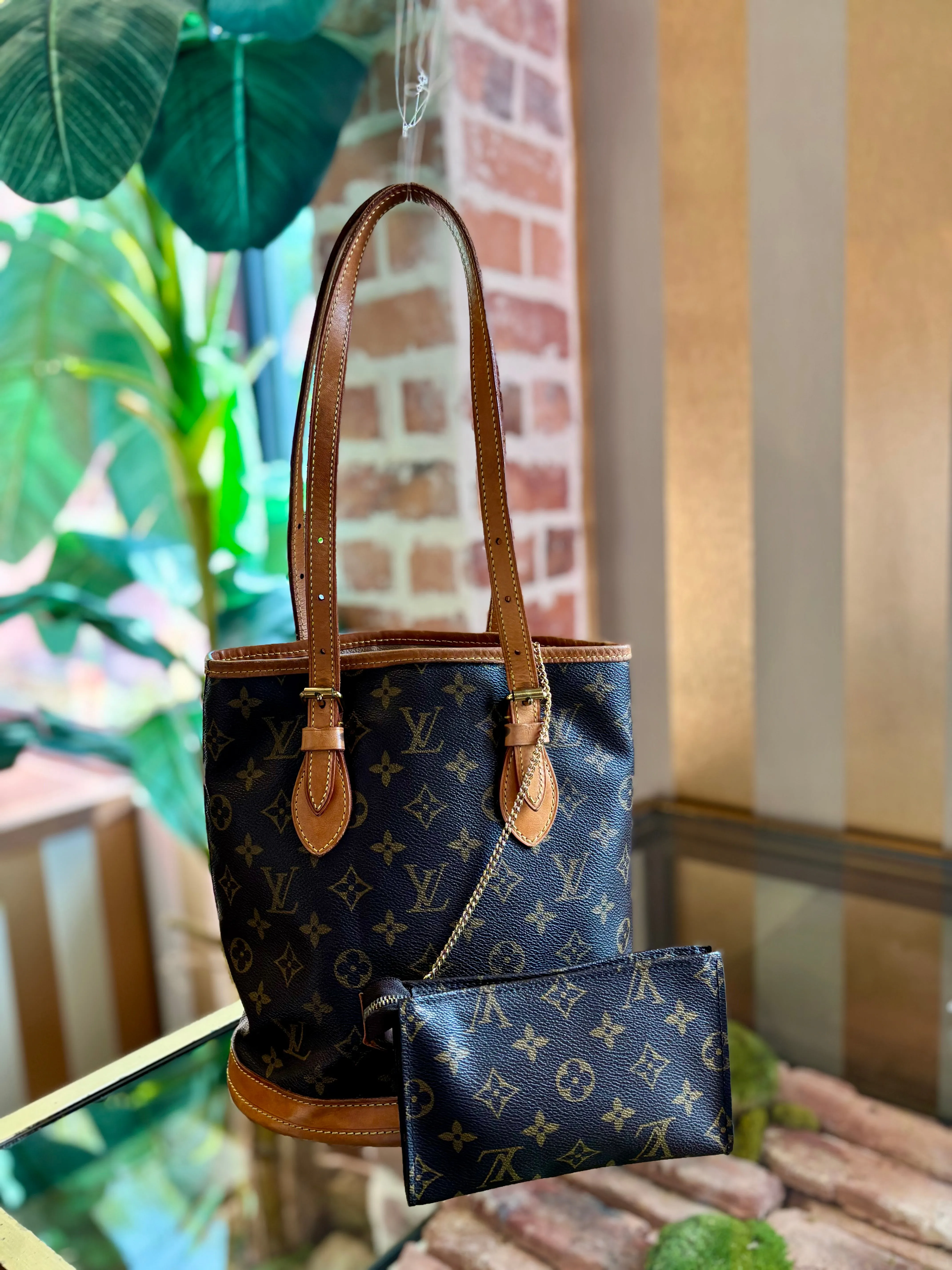 LOUIS VUITTON Monogram Petite Bucket ADI1174