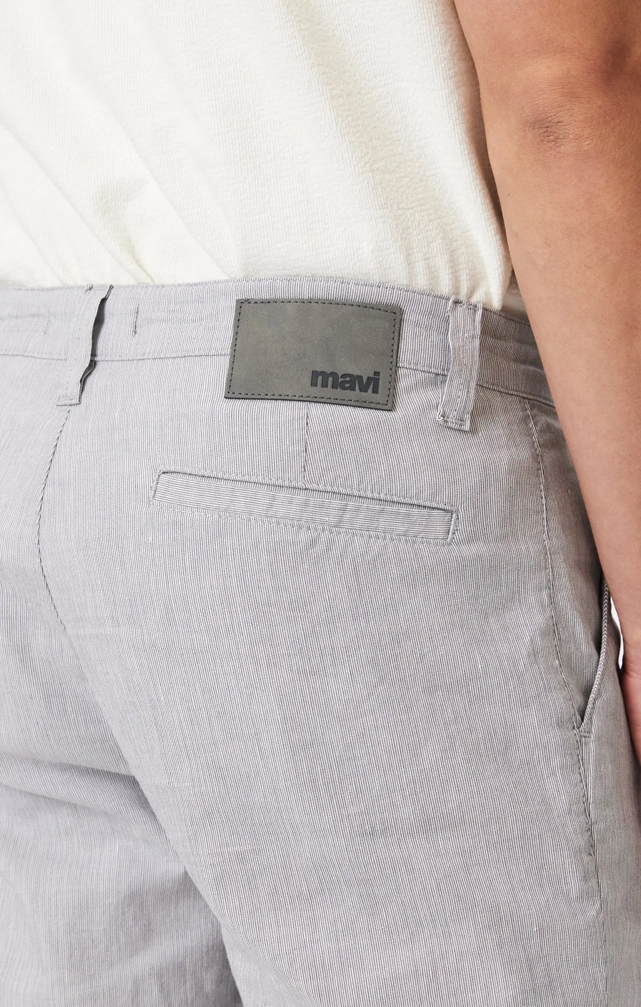 NOAH SHORTS IN LIGHT GREY LINEN STRIPE